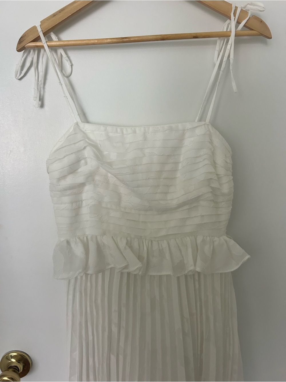 NWT ASTR The Label Emerys Pleated Midi Dress - Picture 8 of 10